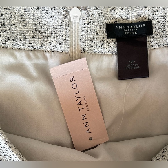 NWT Ann Taylor Tweed Pencil Skirt White Black Fleck Sz 12 Petite - Picture 3 of 3
